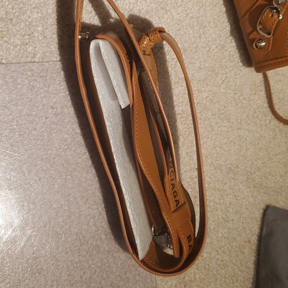 NWT Classic City Small Shoulder Bag in Camel - Picture 8 of 12
